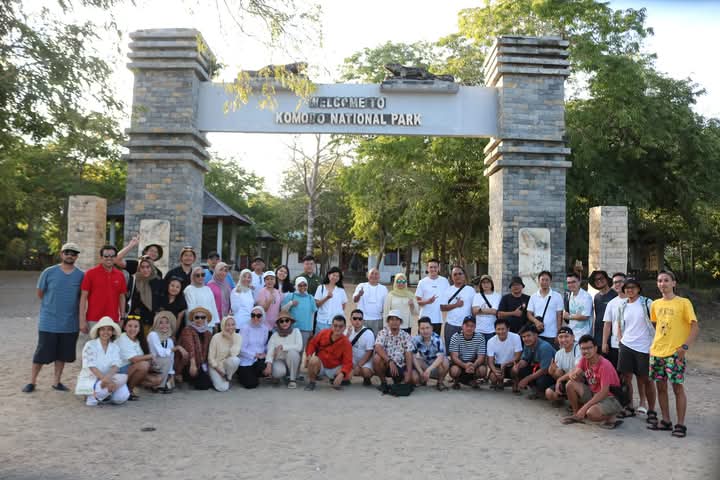 phinisi tour pesona alam komodo phinisi-tour-pesona-alam-komodo